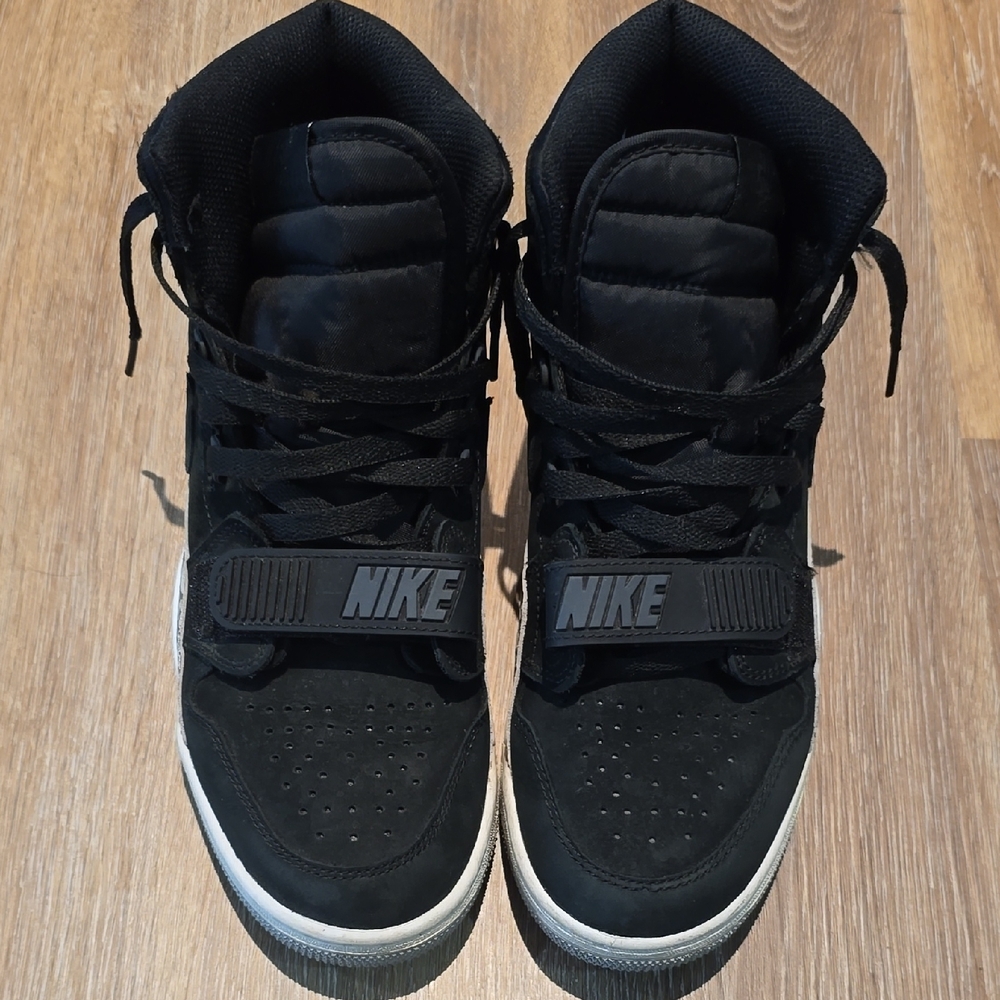 Nike Men's Black and White High-Top Sneakers